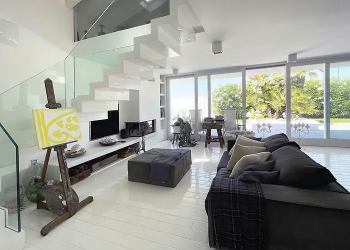 Elegante Am Strand- Jacuzzi Und Garten By Interhome *