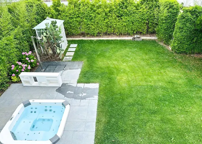 Elegante Am Strand- Jacuzzi Und Garten By Interhome セニガッリア