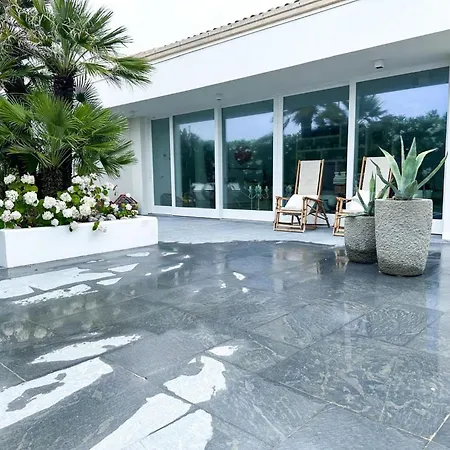 Tatil Evi Elegante Am Strand- Jacuzzi Und Garten By Interhome Senigallia