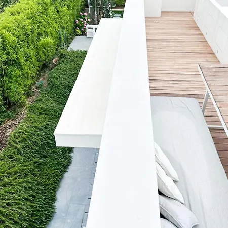 Elegante Am Strand- Jacuzzi Und Garten By Interhome