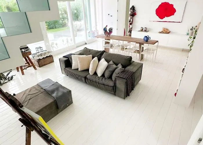 Elegante Am Strand- Jacuzzi Und Garten By Interhome *