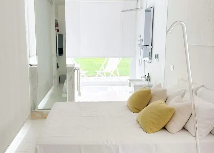 Elegante Am Strand- Jacuzzi Und Garten By Interhome