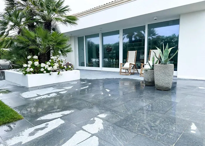 Ferienhaus Elegante Am Strand- Jacuzzi Und Garten By Interhome Senigallia