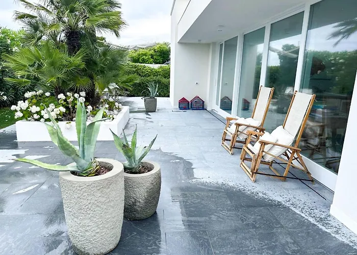 Ferienhaus Elegante Am Strand- Jacuzzi Und Garten By Interhome Senigallia